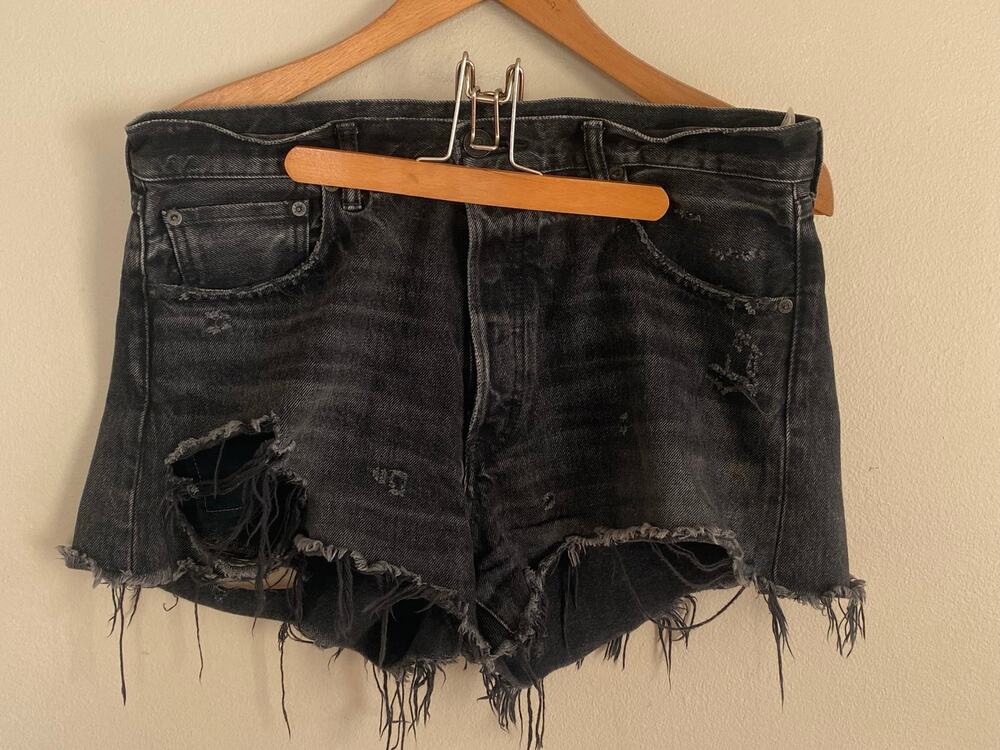 Moussy Vintage Durango black jean shorts distressed high rise sz 30 (34” waist)